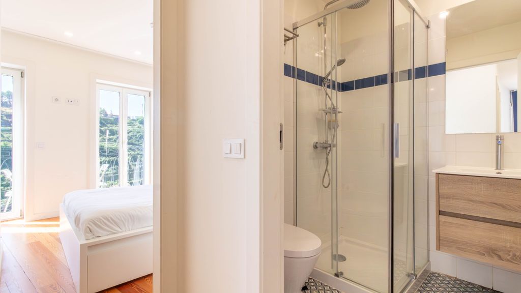 L: Douro & Bridge Views | Boutique 2BR Apartment