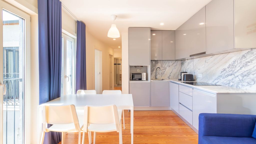 L: Douro & Bridge Views | Boutique 2BR Apartment