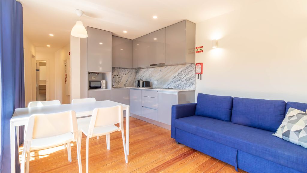L: Douro & Bridge Views | Boutique 2BR Apartment