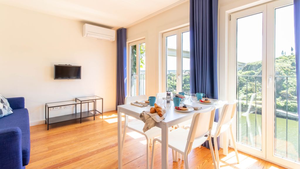 L: Douro & Bridge Views | Boutique 2BR Apartment