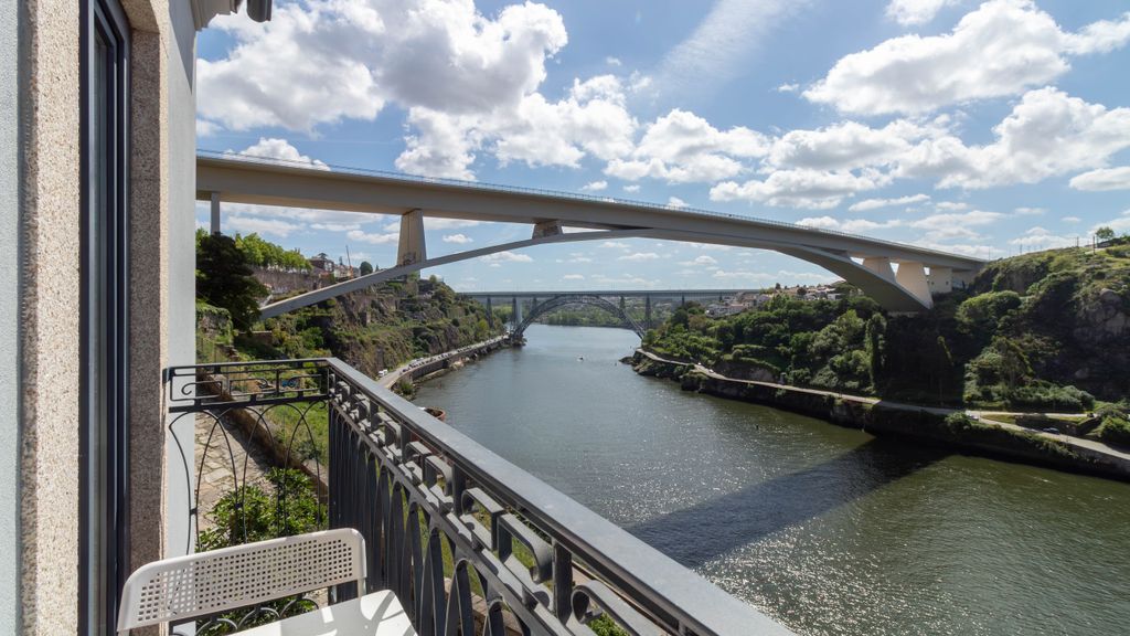 L: Douro & Bridge Views | Boutique 2BR Apartment