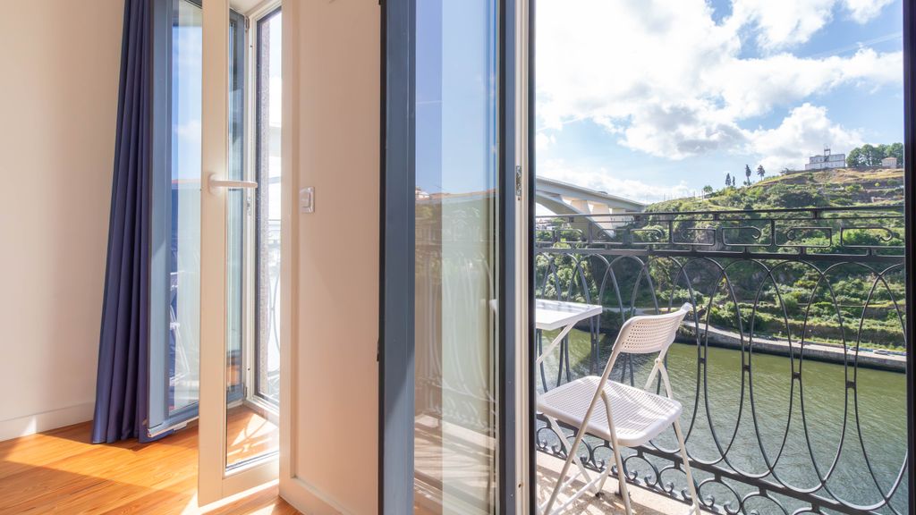 L: Douro & Bridge Views | Boutique 2BR Apartment