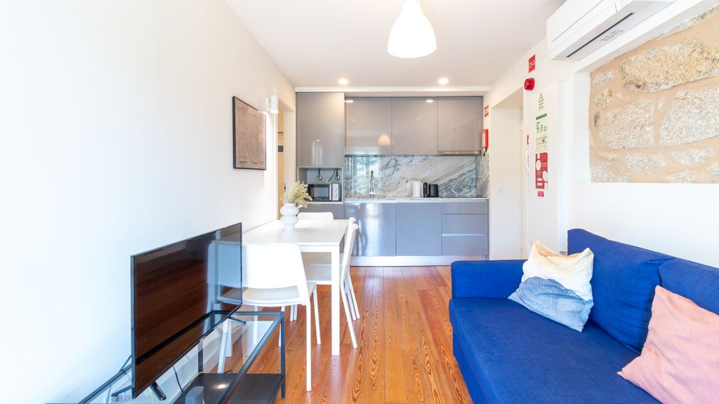 M: Douro & Bridge Views | Sunny Porto Flat