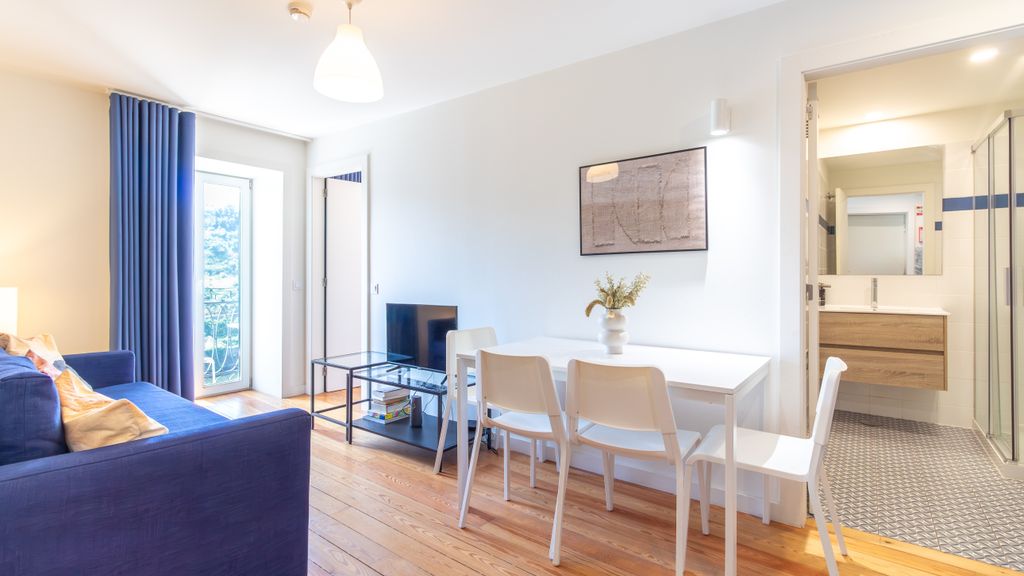 M: Douro & Bridge Views | Sunny Porto Flat