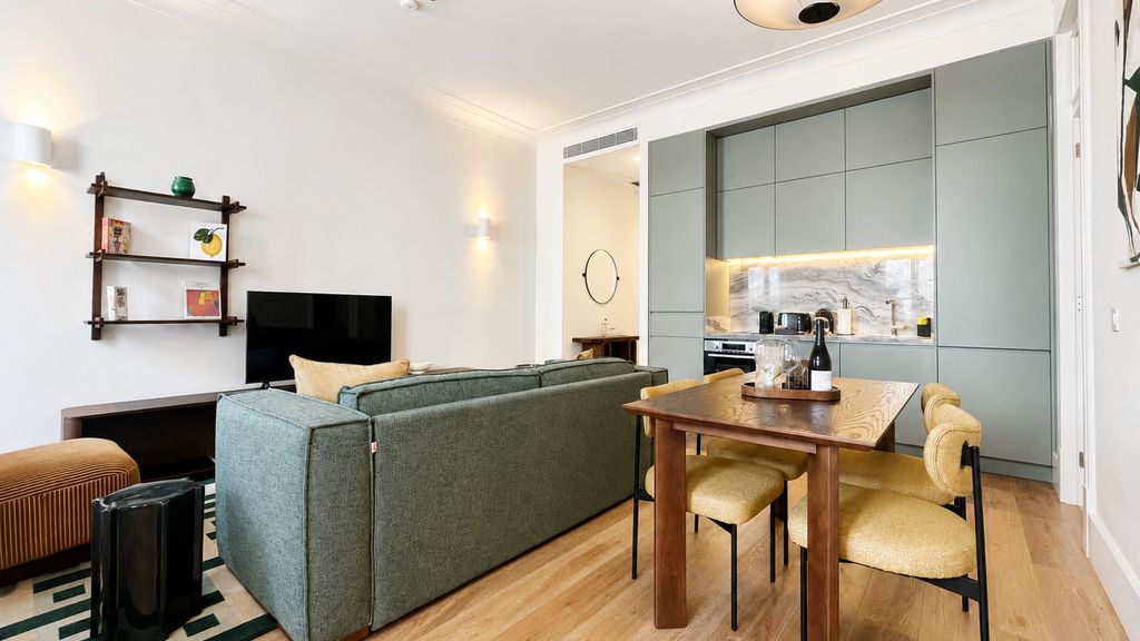 One-Bedroom Deluxe Apartment