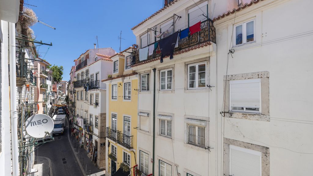 Authentic Alfama's Apartment by LovelyStay