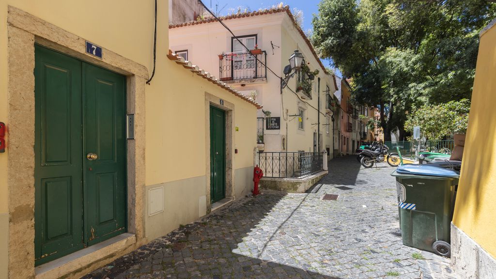 Authentic Alfama's Apartment by LovelyStay
