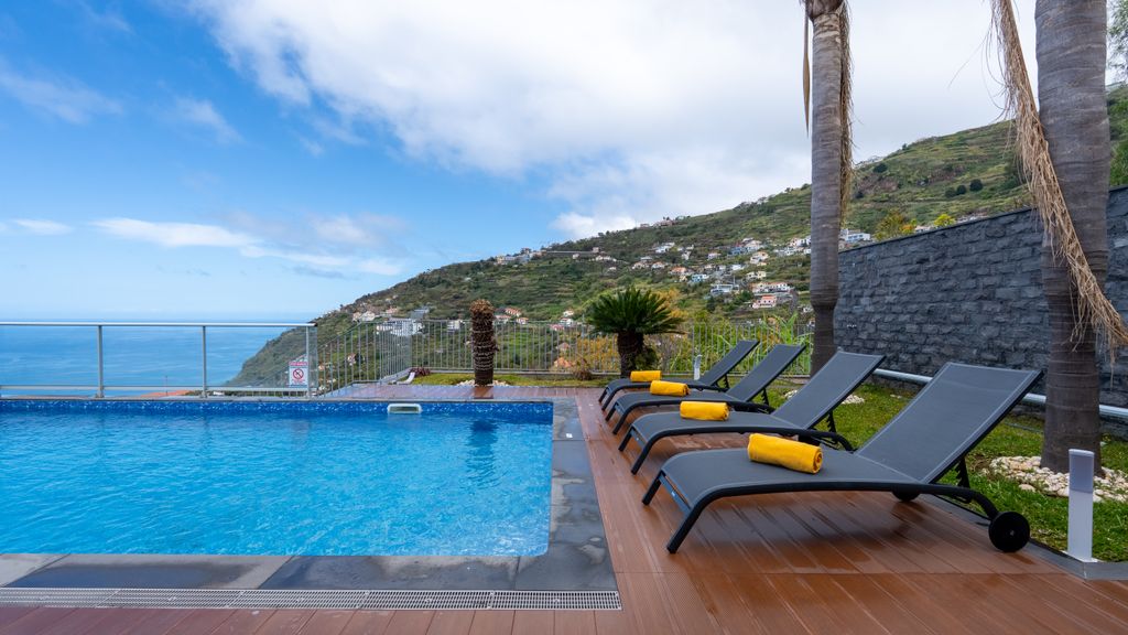 Villa Longtail by LovelyStay