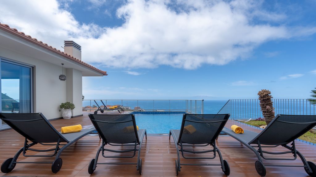 Villa Longtail by LovelyStay