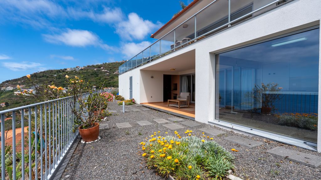 Villa Longtail by LovelyStay
