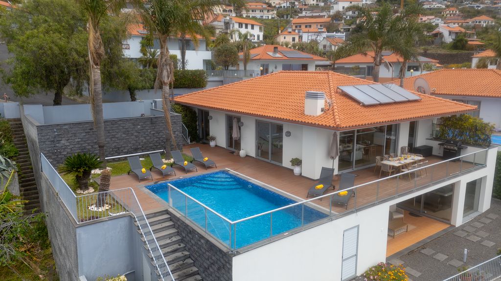 Villa Longtail by LovelyStay