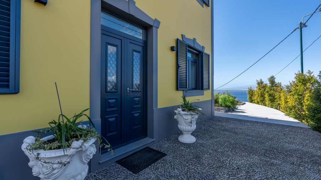 Papaya Villa by LovelyStay