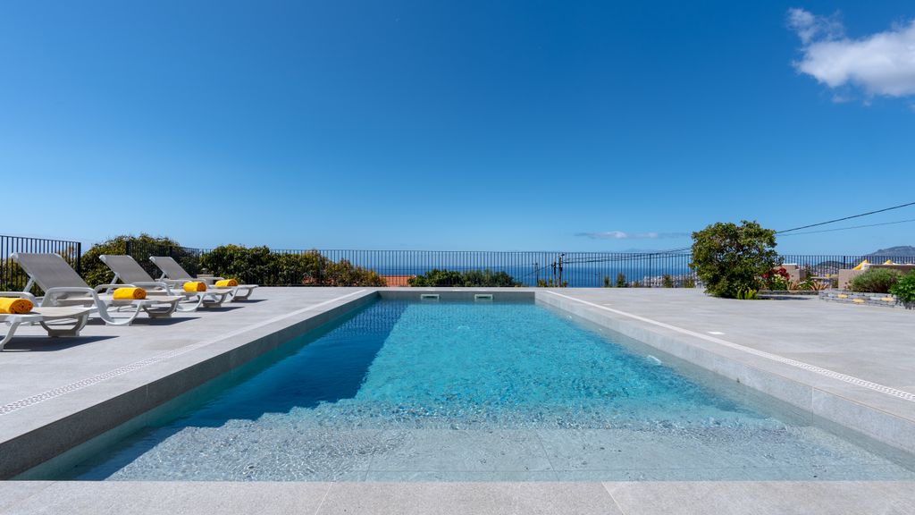 Papaya Villa by LovelyStay