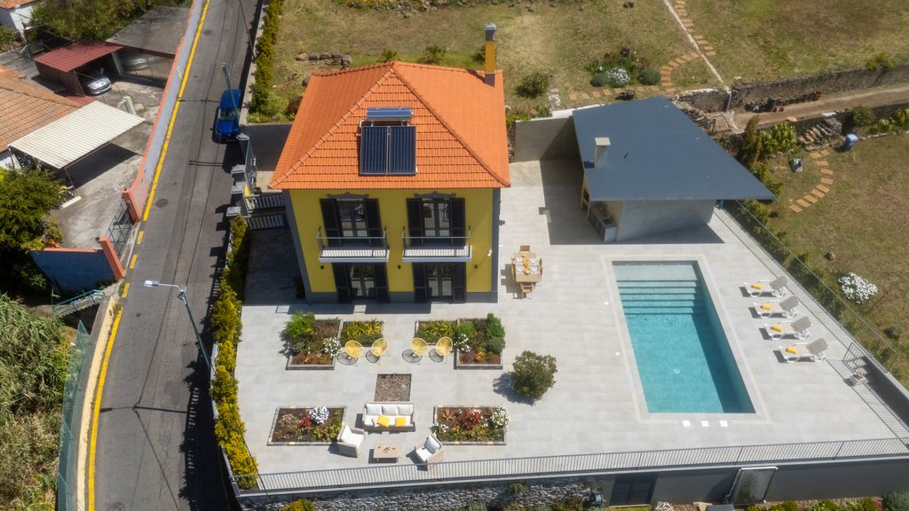 Papaya Villa by LovelyStay