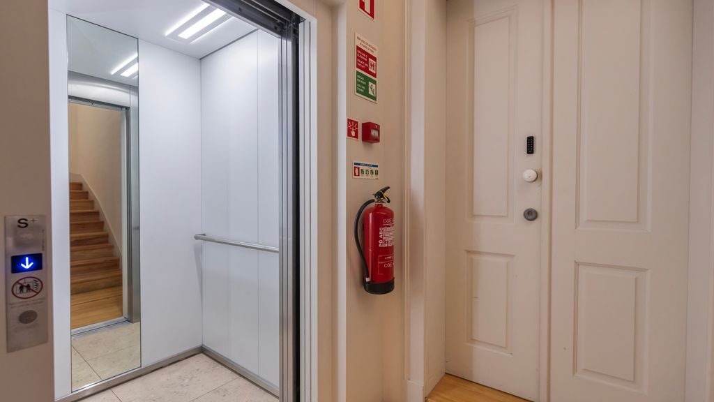 Downtown 2BR in Santa Justa by LovelyStay