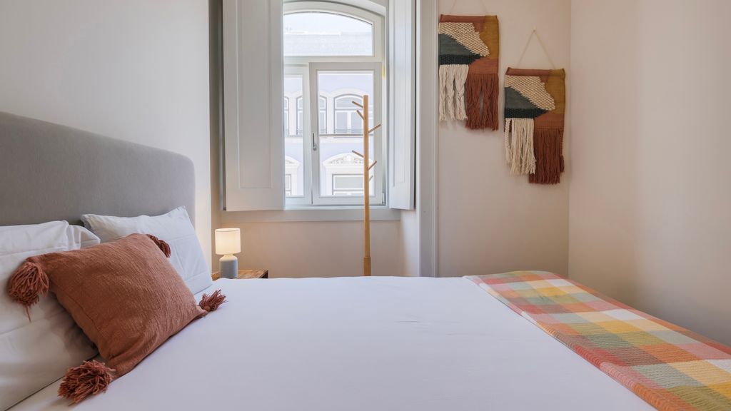 Downtown 2BR in Santa Justa by LovelyStay
