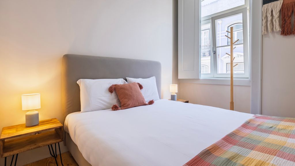 Downtown 2BR in Santa Justa by LovelyStay