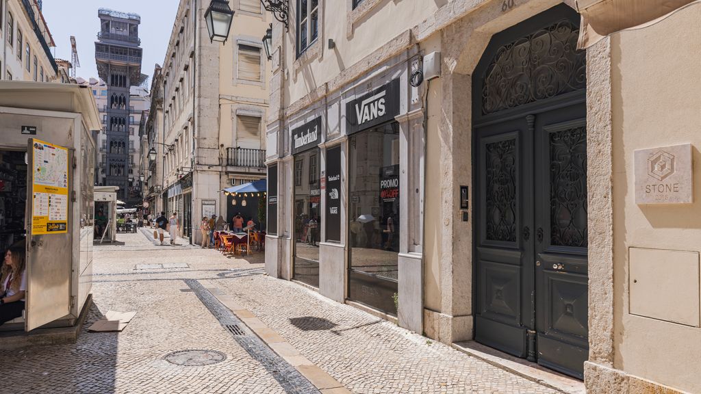 Downtown 2BR in Santa Justa by LovelyStay