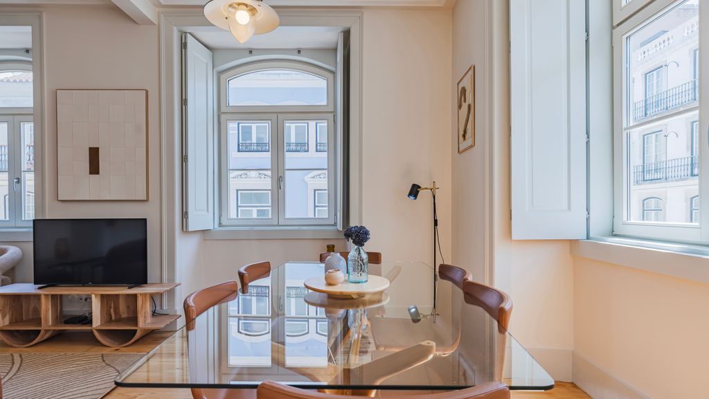 Downtown 2BR in Santa Justa by LovelyStay