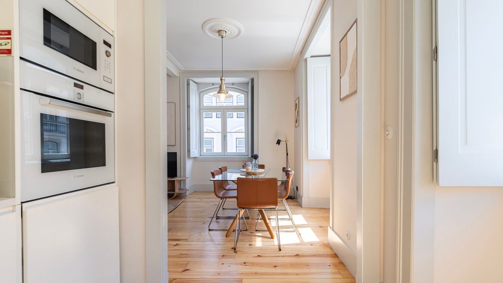 Downtown 2BR in Santa Justa by LovelyStay