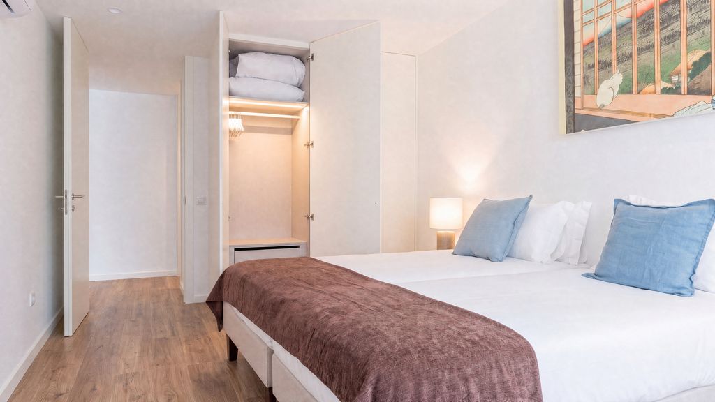 Soft Lines | Polacos Residence Apt Q by LovelyStay