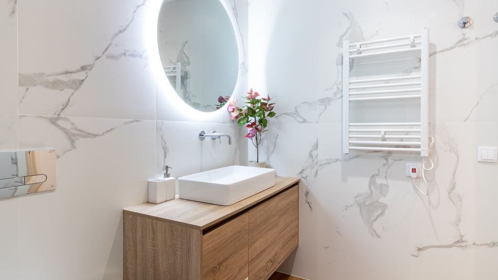 Soft Lines | Polacos Residence Apt Q by LovelyStay