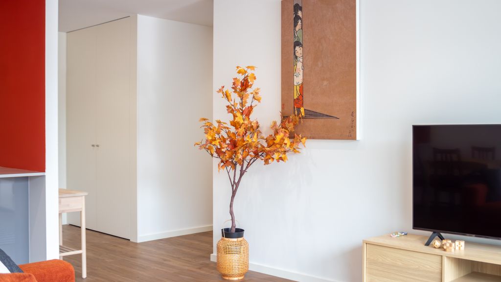 Soft Lines | Polacos Residence Apt Q by LovelyStay
