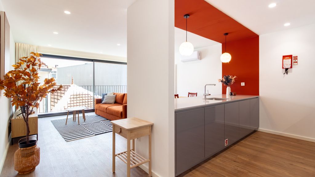 Soft Lines | Polacos Residence Apt Q by LovelyStay