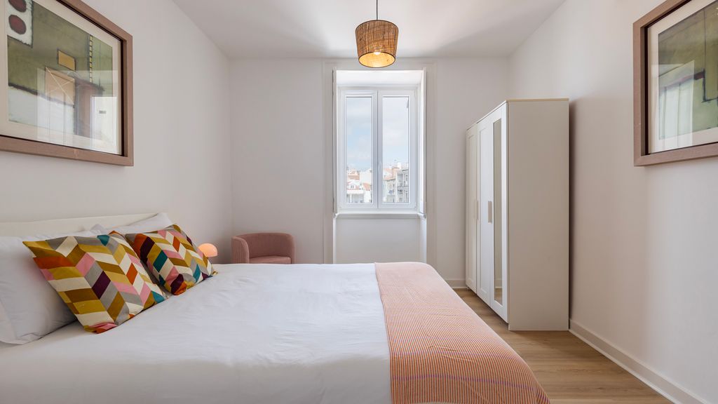 Classy 3-Bedroom Lisbon Apartment by LovelyStay