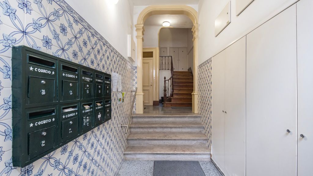 Classy 3-Bedroom Lisbon Apartment by LovelyStay