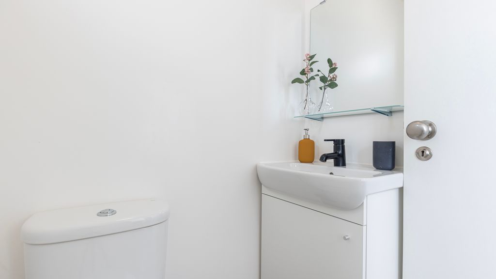 Classy 3-Bedroom Lisbon Apartment by LovelyStay
