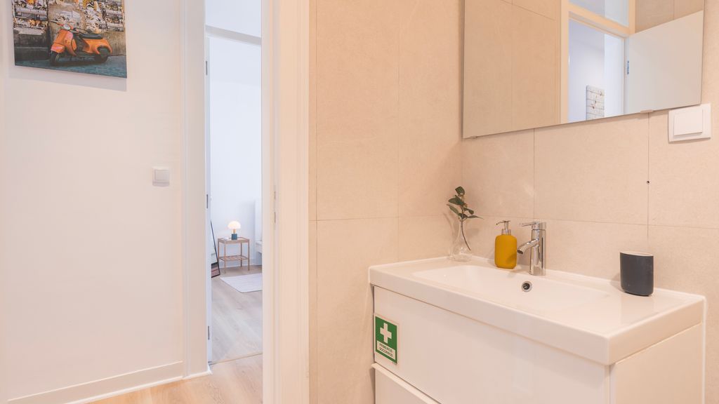 Classy 3-Bedroom Lisbon Apartment by LovelyStay