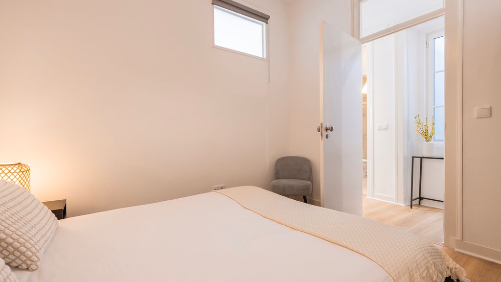 Classy 3-Bedroom Lisbon Apartment by LovelyStay