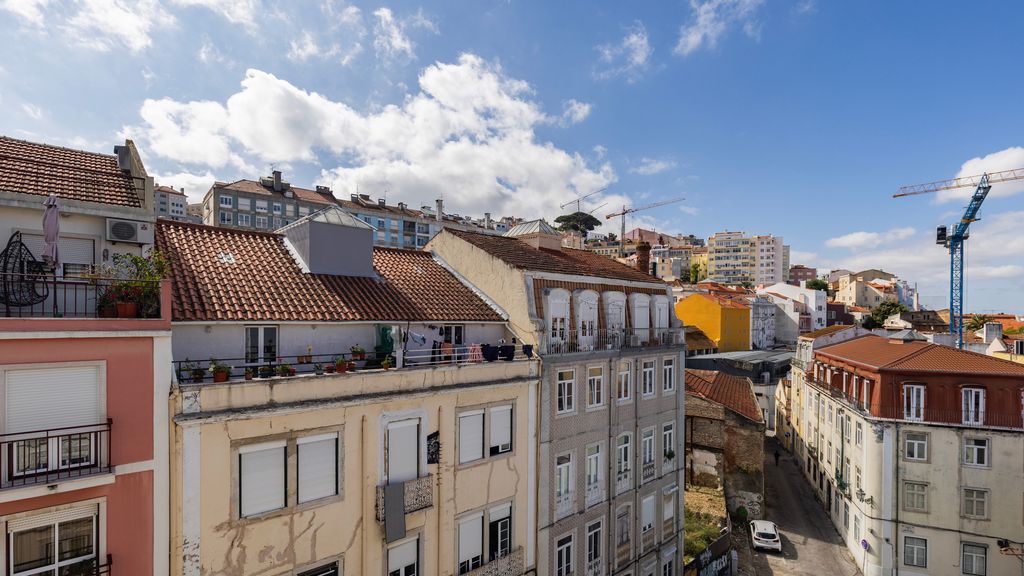 Classy 3-Bedroom Lisbon Apartment by LovelyStay