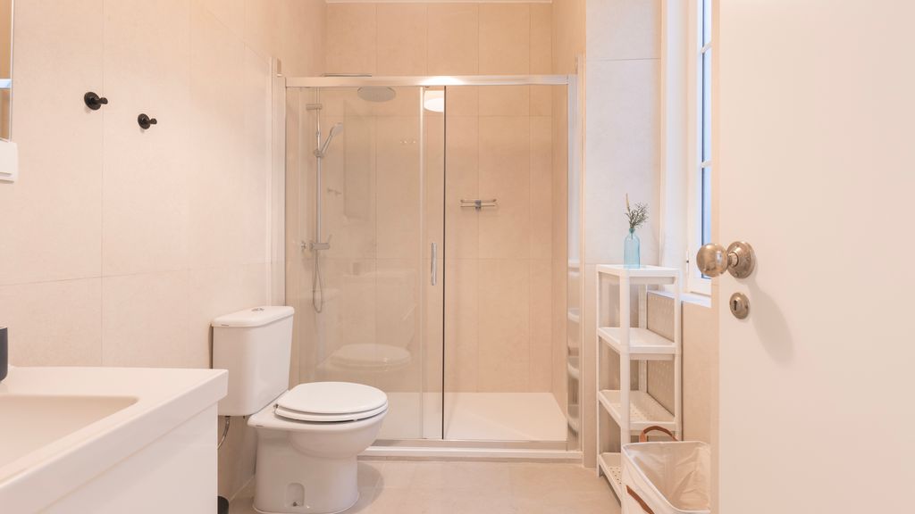 Classy 3-Bedroom Lisbon Apartment by LovelyStay