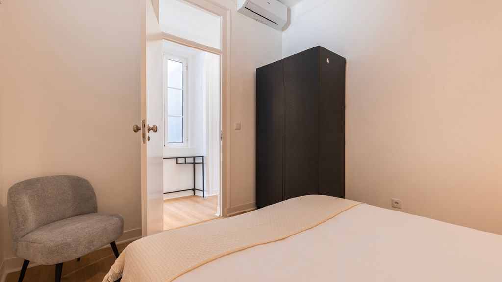 Classy 3-Bedroom Lisbon Apartment by LovelyStay