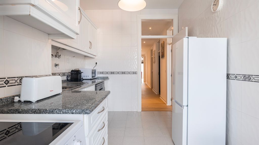 Classy 3-Bedroom Lisbon Apartment by LovelyStay