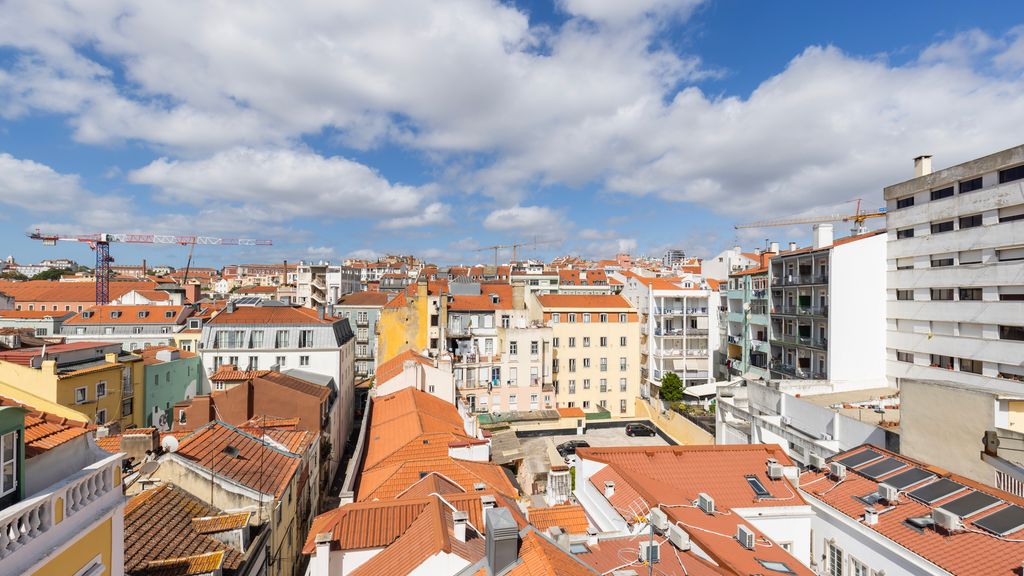 Classy 3-Bedroom Lisbon Apartment by LovelyStay