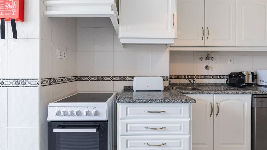 Classy 3-Bedroom Lisbon Apartment by LovelyStay