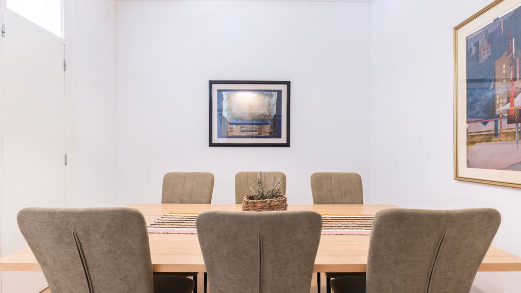 Classy 3-Bedroom Lisbon Apartment by LovelyStay