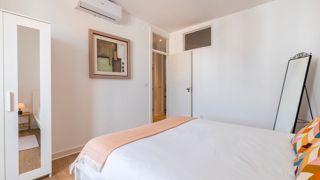 Classy 3-Bedroom Lisbon Apartment by LovelyStay