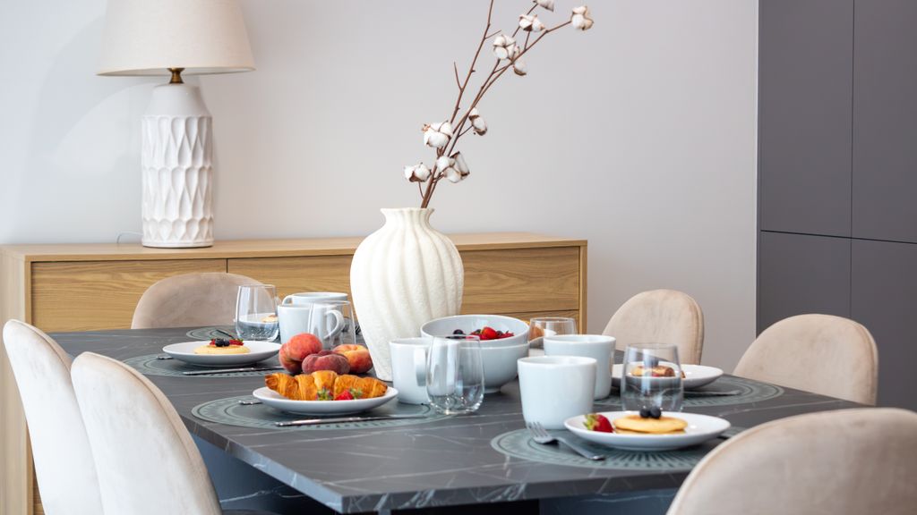 Polacos Residence | 2BR | Apt H by LovelyStay