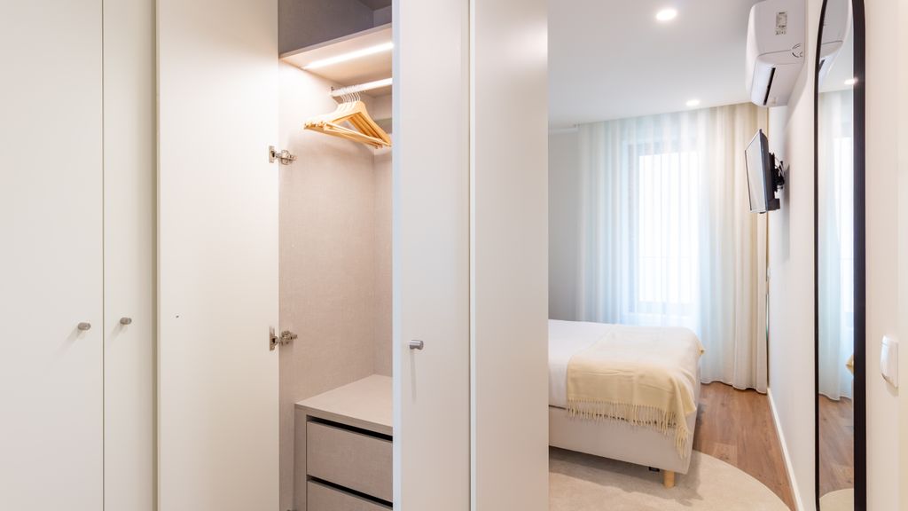Polacos Residence | 2BR | Apt H by LovelyStay