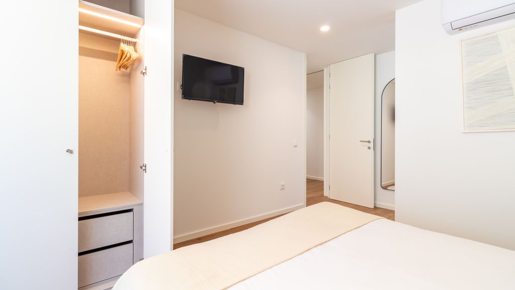 Polacos Residence | 2BR | Apt J by LovelyStay