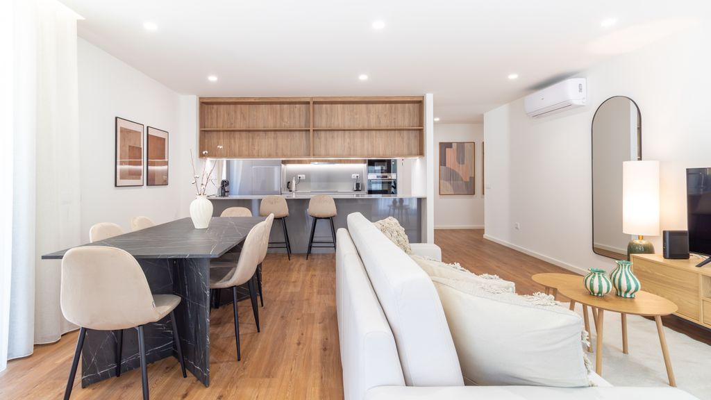 Polacos Residence | 2BR | Apt J by LovelyStay