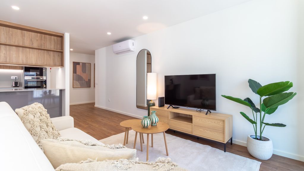 Polacos Residence | 2BR | Apt J by LovelyStay