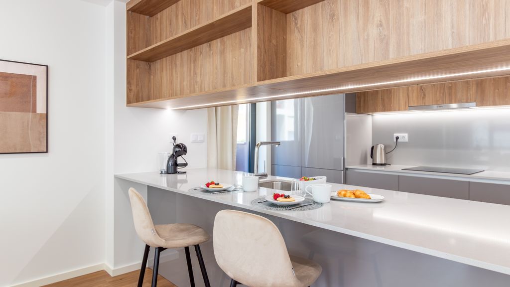 Polacos Residence | 2BR | Apt J by LovelyStay