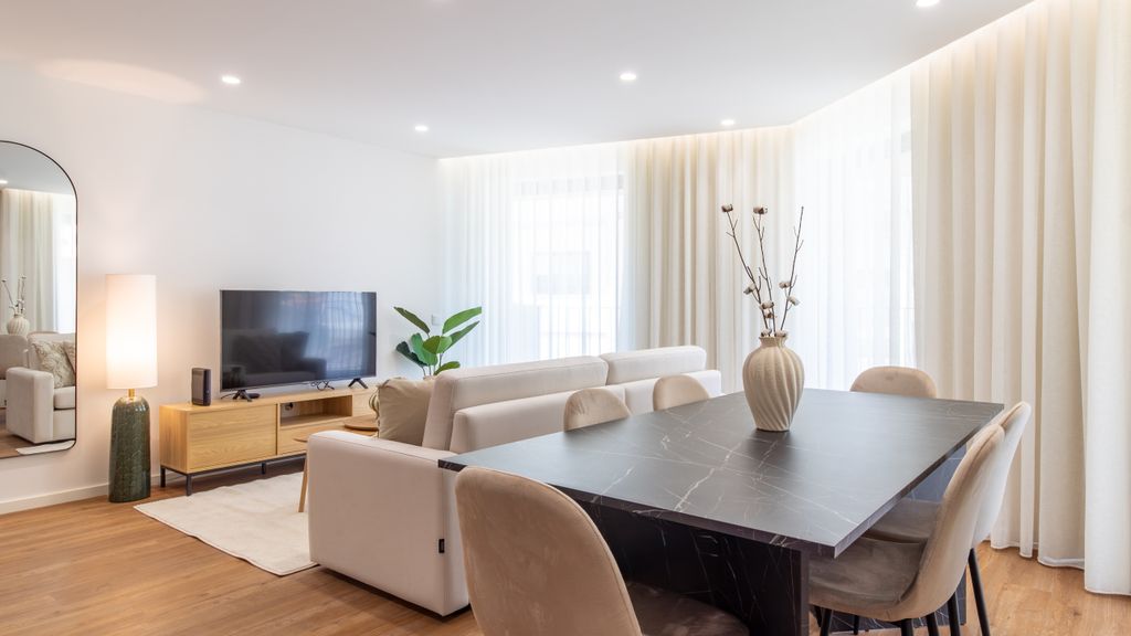 Polacos Residence | 2BR | Apt J by LovelyStay