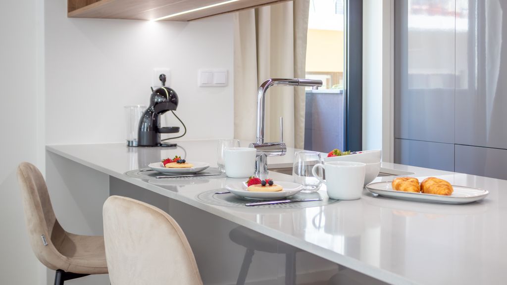 Polacos Residence | 2BR | Apt J by LovelyStay