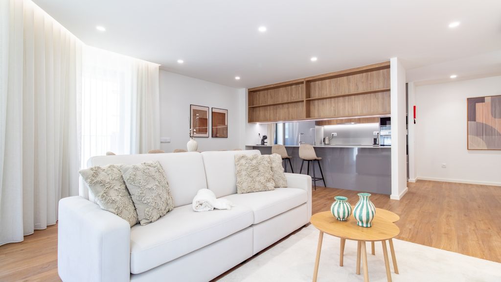 Polacos Residence | 2BR | Apt J by LovelyStay